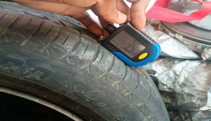 2011 Maruti Ritz VXI, CNG, Manual, 1,27,459 km, tyre