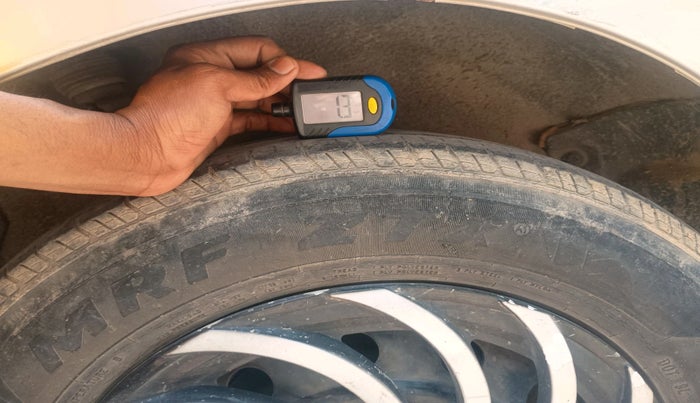 2011 Maruti Ritz VXI, CNG, Manual, 1,27,459 km, tyre