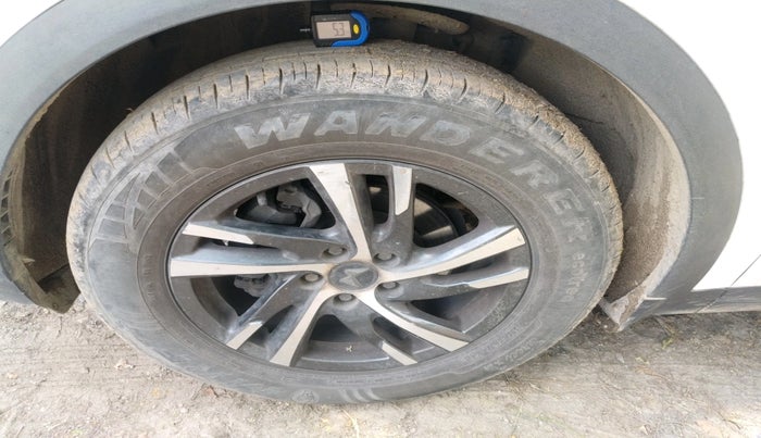 2023 Mahindra XUV700 AX 5 D MT 5 STR, Diesel, Manual, 26,154 km, tyre