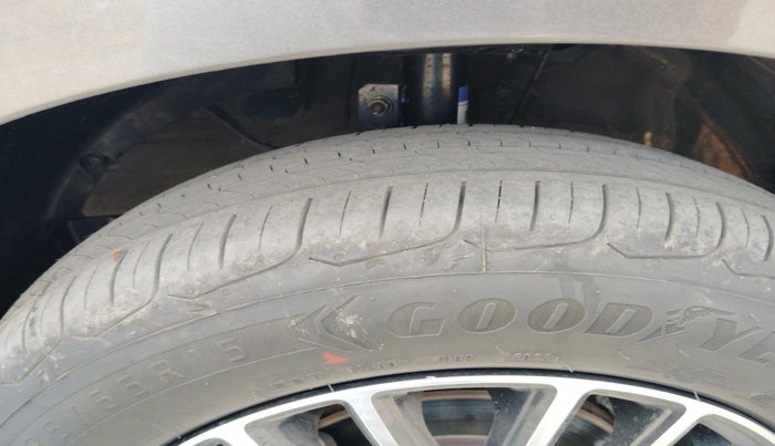 2022 Maruti Dzire ZXI Plus AMT, Petrol, Automatic, 1,11,842 km, tyre