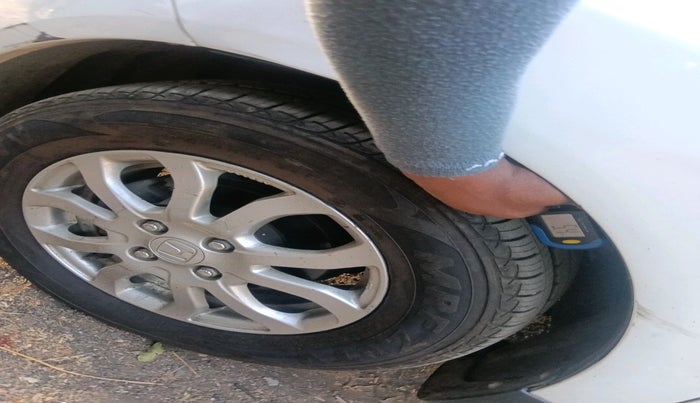 2015 Honda Amaze 1.2L I-VTEC VX AT, Petrol, Automatic, 75,620 km, tyre