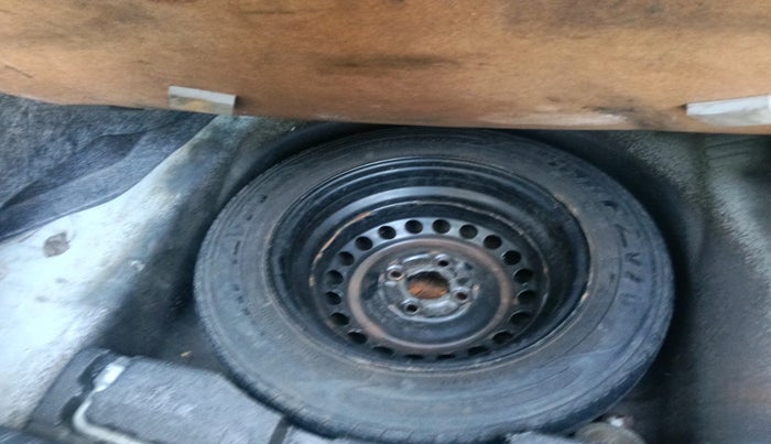 2015 Honda Amaze 1.2L I-VTEC VX AT, Petrol, Automatic, 75,620 km, tyre