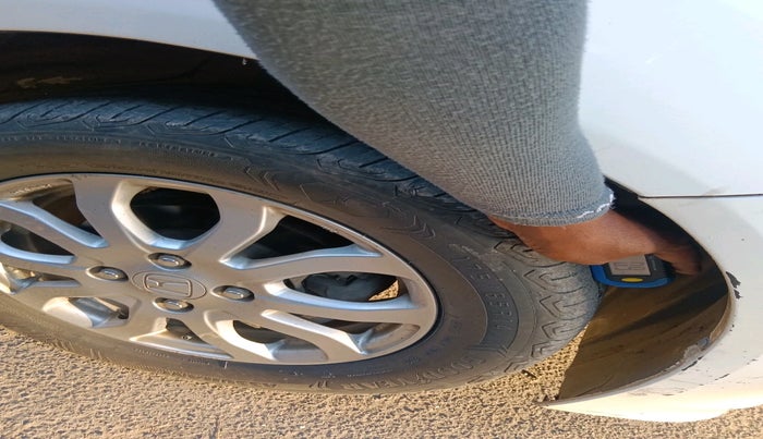 2015 Honda Amaze 1.2L I-VTEC VX AT, Petrol, Automatic, 75,620 km, tyre