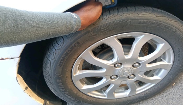 2015 Honda Amaze 1.2L I-VTEC VX AT, Petrol, Automatic, 75,620 km, tyre