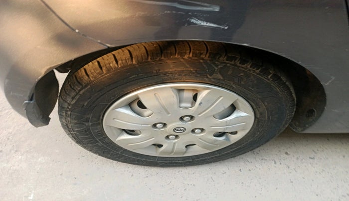 2013 Hyundai i10 D LITE 1.1, CNG, Manual, 84,209 km, tyre