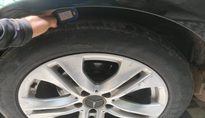 2013 Mercedes Benz E Class E 220 CDI avantgarde, Diesel, Automatic, 1,39,173 km, tyre