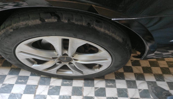 2013 Mercedes Benz E Class E 220 CDI avantgarde, Diesel, Automatic, 1,39,173 km, tyre