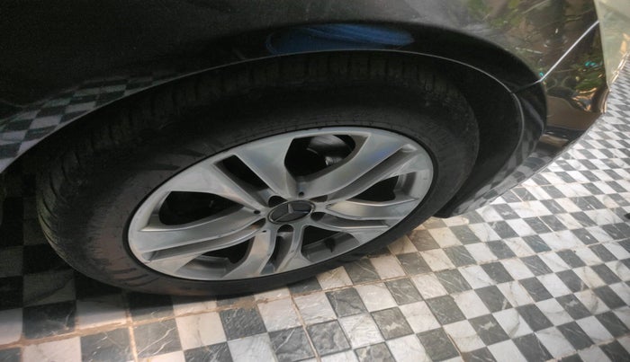 2013 Mercedes Benz E Class E 220 CDI avantgarde, Diesel, Automatic, 1,39,173 km, tyre