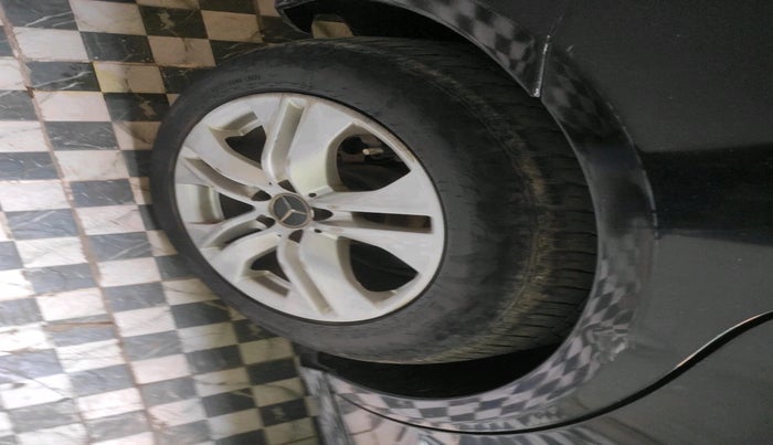 2013 Mercedes Benz E Class E 220 CDI avantgarde, Diesel, Automatic, 1,39,173 km, tyre