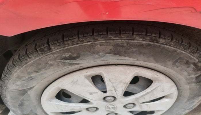 2011 Hyundai i10 SPORTZ 1.1, CNG, Manual, 1,33,909 km, tyre