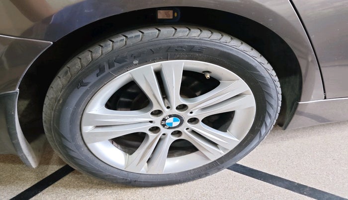 2013 BMW 3 Series 320d, Diesel, Automatic, 1,31,732 km, tyre