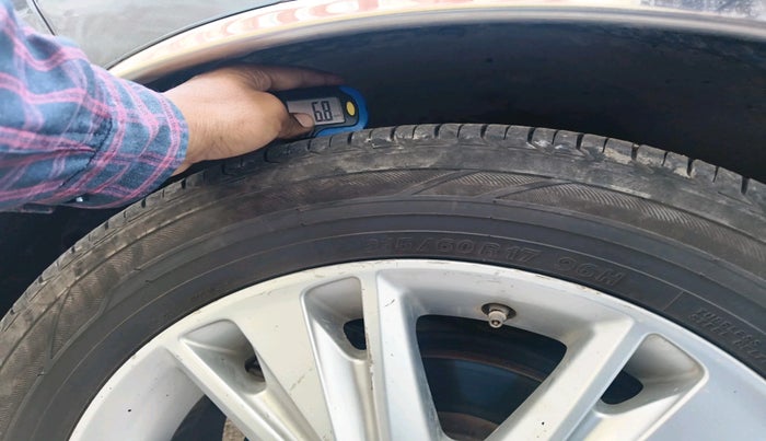 2018 Toyota Innova Crysta 2.4 ZX 7 STR, Diesel, Manual, 2,09,206 km, tyre