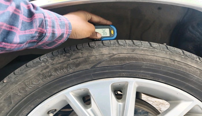 2018 Toyota Innova Crysta 2.4 ZX 7 STR, Diesel, Manual, 2,09,206 km, tyre