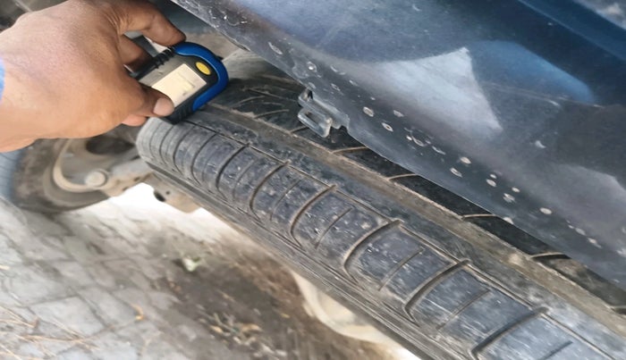 2018 Toyota Innova Crysta 2.4 ZX 7 STR, Diesel, Manual, 2,09,206 km, tyre