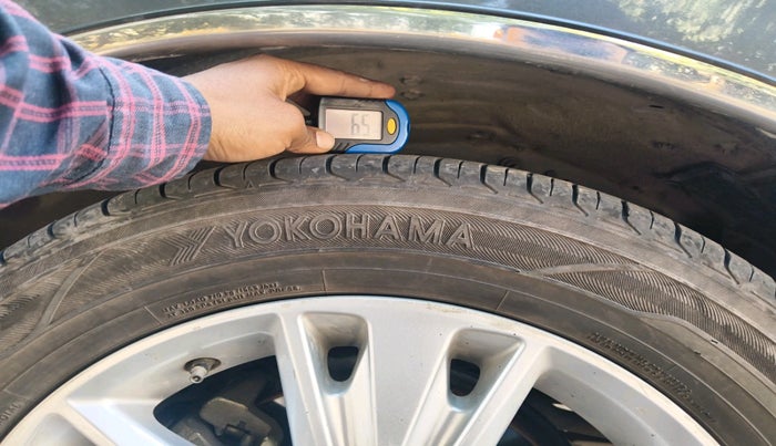 2018 Toyota Innova Crysta 2.4 ZX 7 STR, Diesel, Manual, 2,09,206 km, tyre