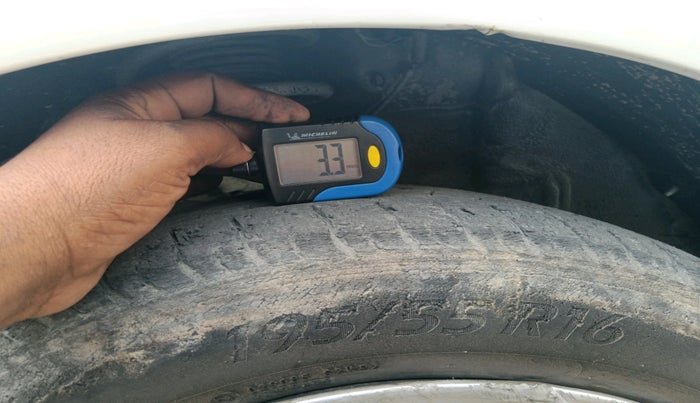 2017 Hyundai Elite i20 ASTA 1.4 CRDI, Diesel, Manual, 1,21,772 km, tyre