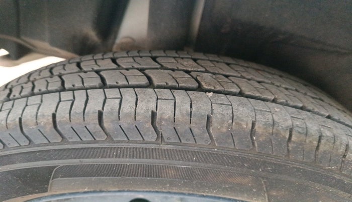 2024 Maruti Swift VXi, Petrol, Manual, 16,885 km, tyre