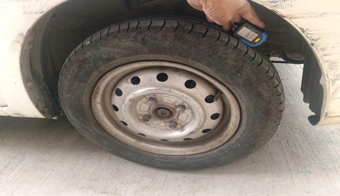 2012 Maruti Wagon R 1.0 LXI CNG, CNG, Manual, 2,04,240 km, tyre