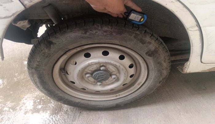 2012 Maruti Wagon R 1.0 LXI CNG, CNG, Manual, 2,04,240 km, tyre