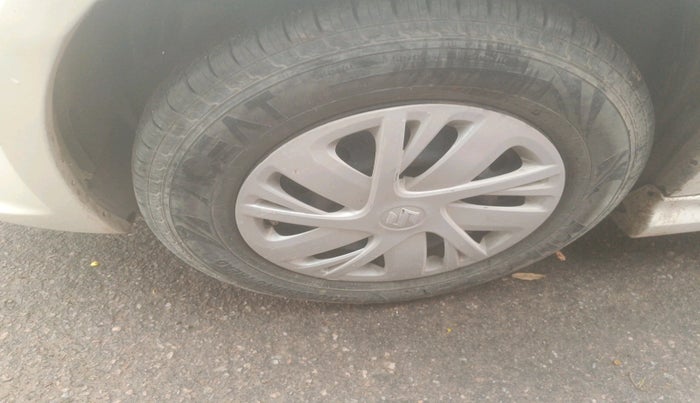 2015 Maruti Swift Dzire VXI, Petrol, Manual, 51,356 km, tyre