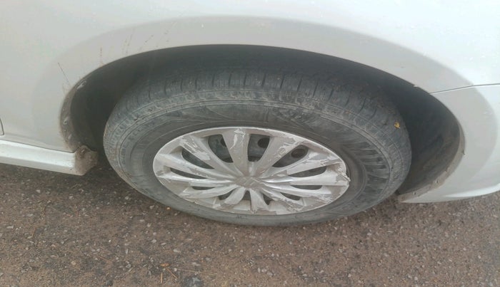 2015 Maruti Swift Dzire VXI, Petrol, Manual, 51,356 km, tyre