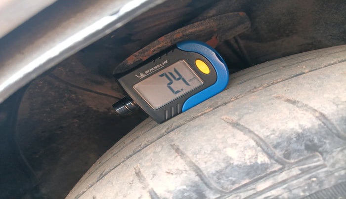 2014 Toyota Corolla Altis JS DIESEL, Diesel, Manual, 1,99,576 km, tyre