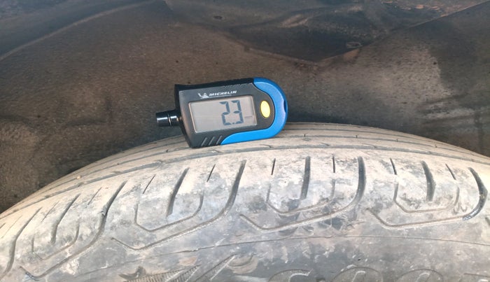 2014 Toyota Corolla Altis JS DIESEL, Diesel, Manual, 1,99,576 km, tyre