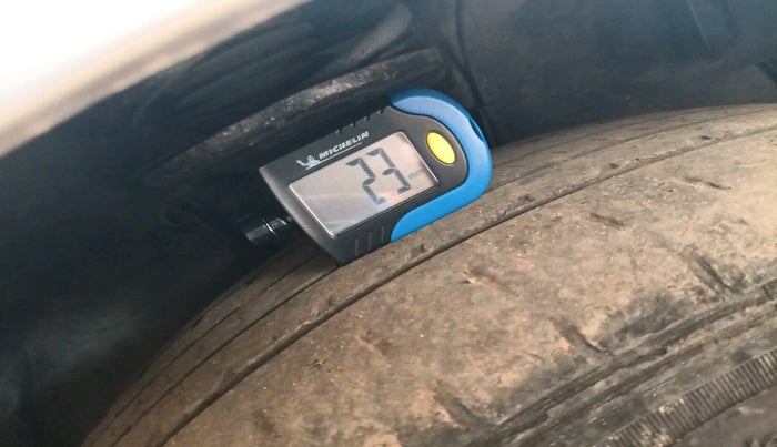 2014 Toyota Corolla Altis JS DIESEL, Diesel, Manual, 1,99,576 km, tyre