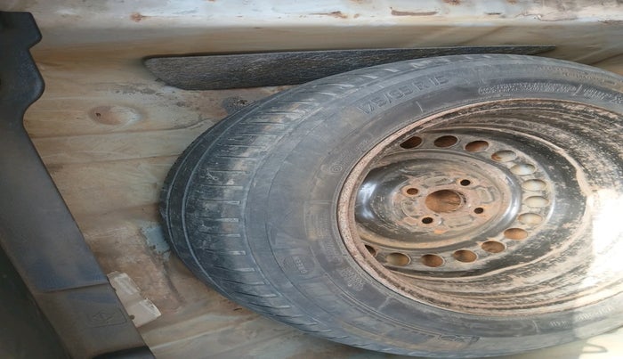 2015 Honda City 1.5L I-DTEC S, Diesel, Manual, 2,54,208 km, tyre