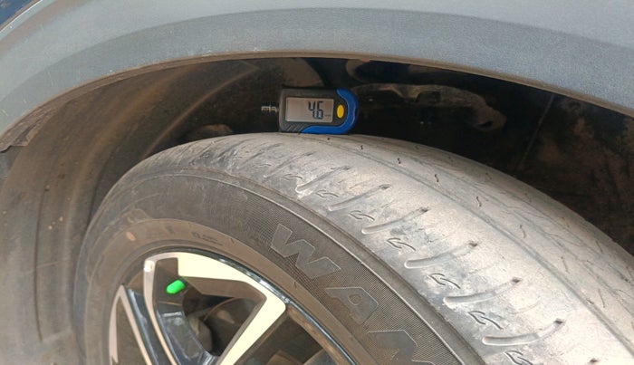 2023 KIA CARENS LUXURY PLUS 1.4 PETROL DCT 7 STR, Petrol, Automatic, 27,196 km, tyre