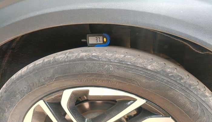 2023 KIA CARENS LUXURY PLUS 1.4 PETROL DCT 7 STR, Petrol, Automatic, 27,196 km, tyre