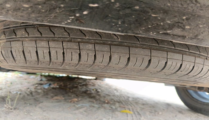 2023 KIA CARENS LUXURY PLUS 1.4 PETROL DCT 7 STR, Petrol, Automatic, 27,196 km, tyre