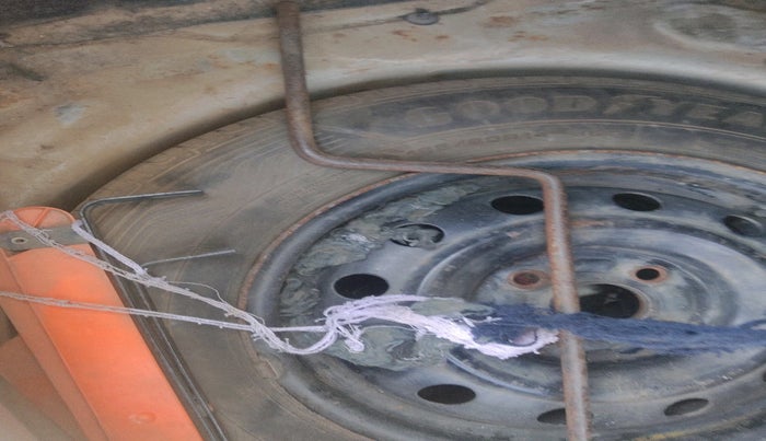 2008 Maruti Swift VXI 1.3, Petrol, Manual, 96,240 km, tyre