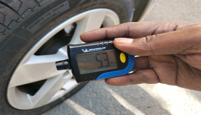 2012 Volkswagen Jetta COMFORTLINE TDI, Diesel, Manual, 1,00,766 km, tyre