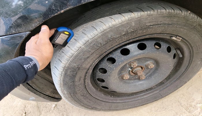 2011 Toyota Etios G, CNG, Manual, 1,34,620 km, tyre