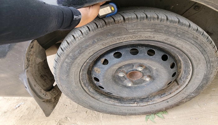 2011 Toyota Etios G, CNG, Manual, 1,34,620 km, tyre