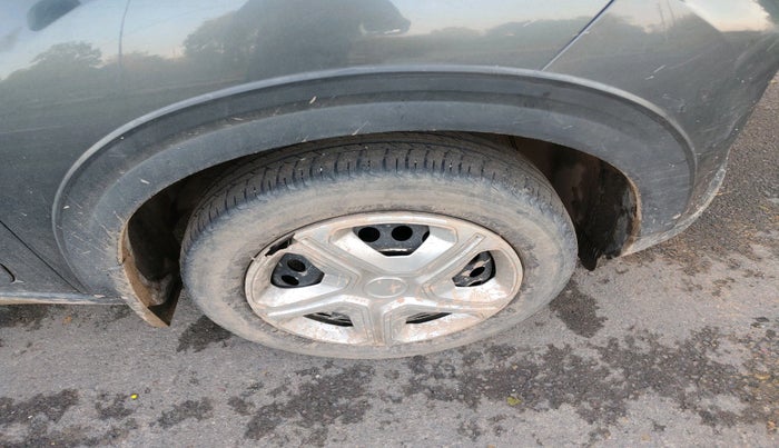 2023 Tata NEXON SMART+ SUNROOF 1.2 PETROL, Petrol, Manual, 43,294 km, tyre