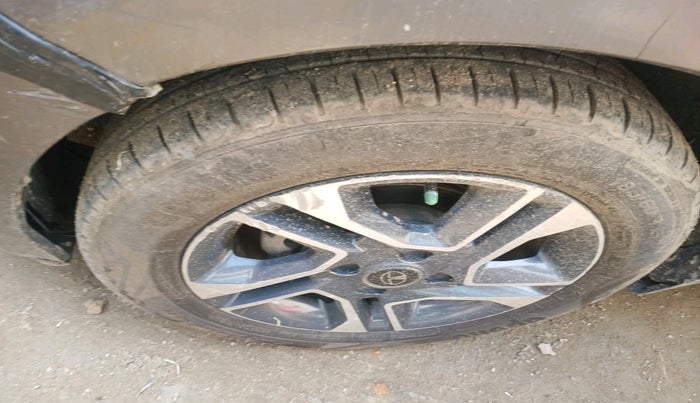 2018 Tata TIGOR XZ PETROL, Petrol, Manual, 77,499 km, tyre