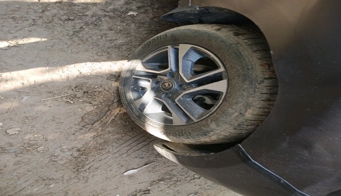 2018 Tata TIGOR XZ PETROL, Petrol, Manual, 77,499 km, tyre