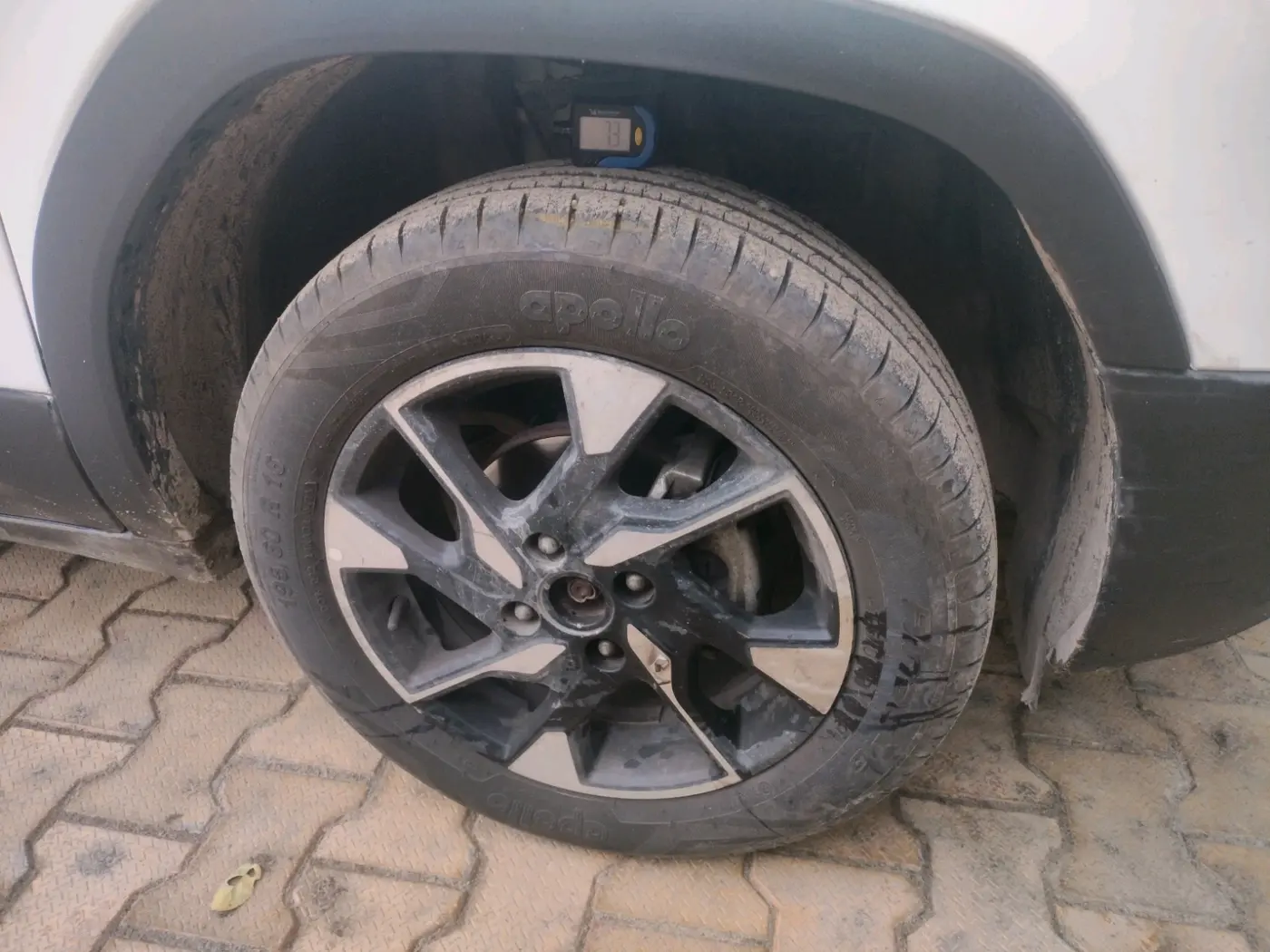 2024 Tata PUNCH ACCOMPLISHED DAZZLE SUNROOF CNG MT, CNG, Manual, 34,897 km, tyre