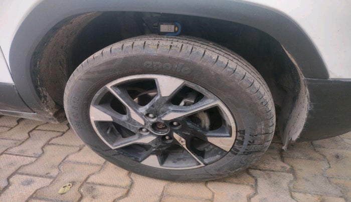 2024 Tata PUNCH ACCOMPLISHED DAZZLE SUNROOF CNG MT, CNG, Manual, 34,897 km, tyre