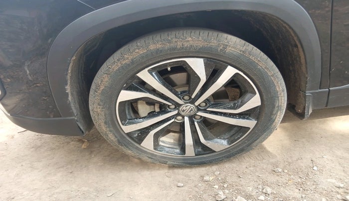 2023 MG HECTOR PLUS SHARP PRO 2.0 TURBO DIESEL 7 STR, Diesel, Manual, 75,840 km, tyre