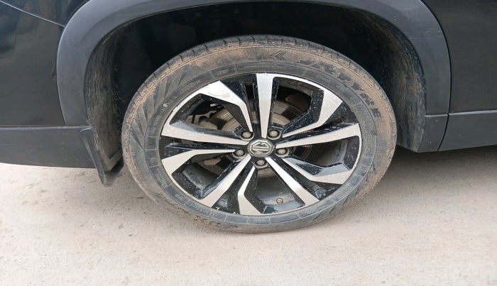 2023 MG HECTOR PLUS SHARP PRO 2.0 TURBO DIESEL 7 STR, Diesel, Manual, 75,840 km, tyre