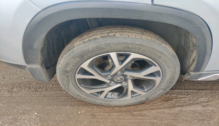 2022 Toyota URBAN CRUISER HYRYDER V HYBRID, Hybrid, Automatic, 77,942 km, tyre