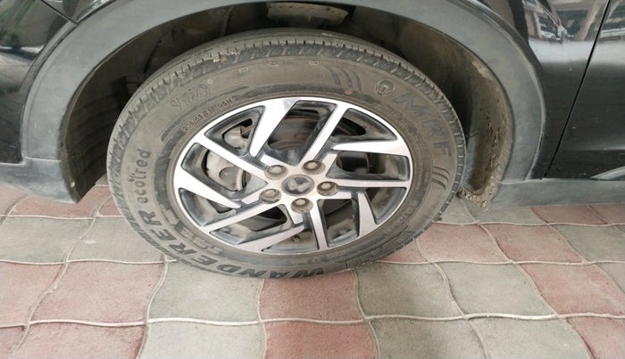 2022 Mahindra XUV300 W8 (O) 1.2 PETROL, Petrol, Manual, 39,651 km, tyre