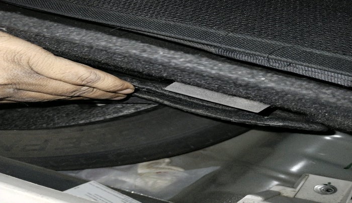 2022 Mahindra XUV300 W8 (O) 1.2 PETROL, Petrol, Manual, 39,651 km, tyre