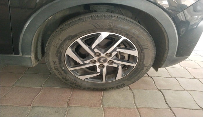 2022 Mahindra XUV300 W8 (O) 1.2 PETROL, Petrol, Manual, 39,651 km, tyre