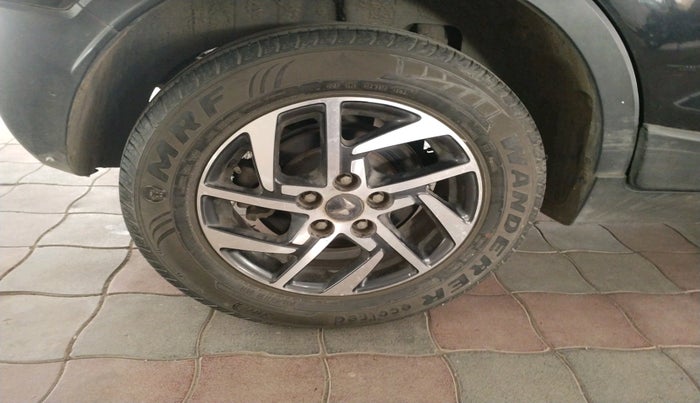 2022 Mahindra XUV300 W8 (O) 1.2 PETROL, Petrol, Manual, 39,651 km, tyre