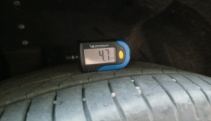 2022 Mahindra XUV700 AX 7 D MT 7 STR, Diesel, Manual, 1,02,075 km, tyre