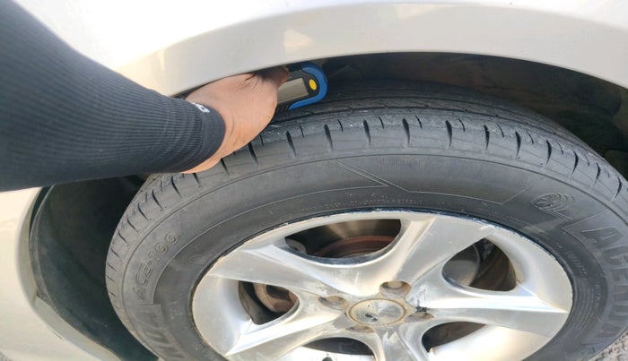 2010 Hyundai Verna TRANSFORM 1.6 VTVT, Petrol, Manual, 1,30,542 km, tyre